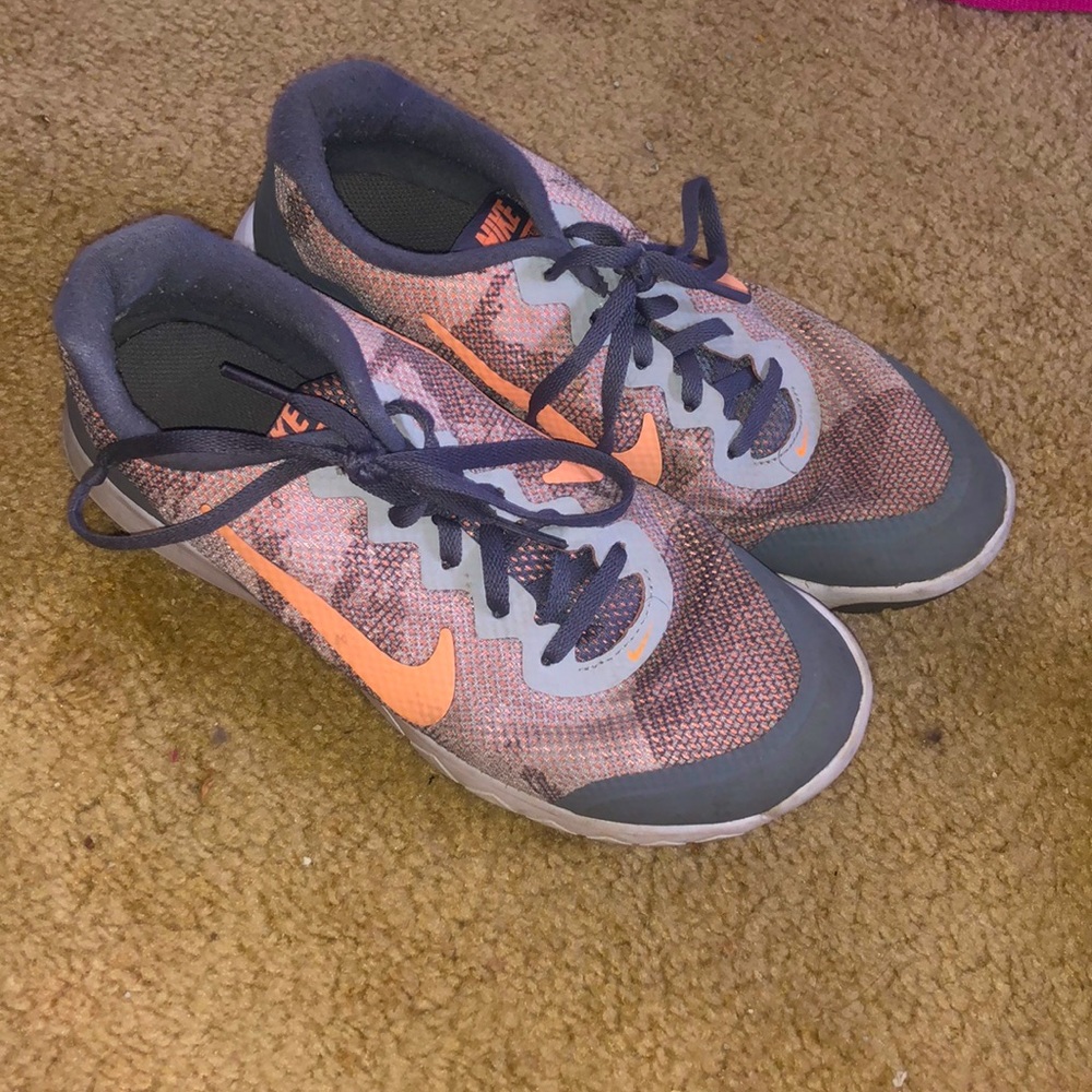 Nike Tennis Shoes